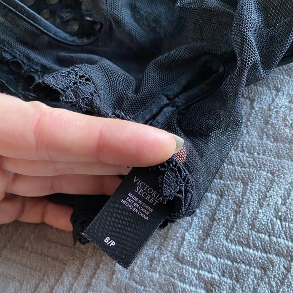 Beautiful Black Lace Teddy - Picture 4 of 4